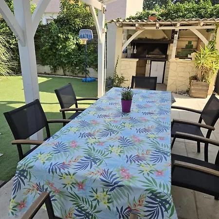 Villa cosy avec piscine au calme entre mer et montagne Hébergement de vacances Claira