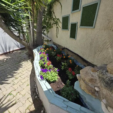 Villa cosy avec piscine au calme entre mer et montagne Hébergement de vacances *