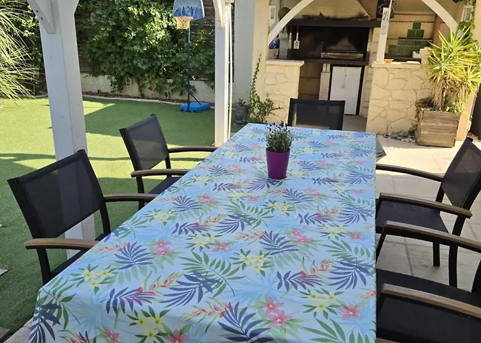 Cosy Avec Piscine Au Calme Entre Et Montagne Hébergement de vacances Claira